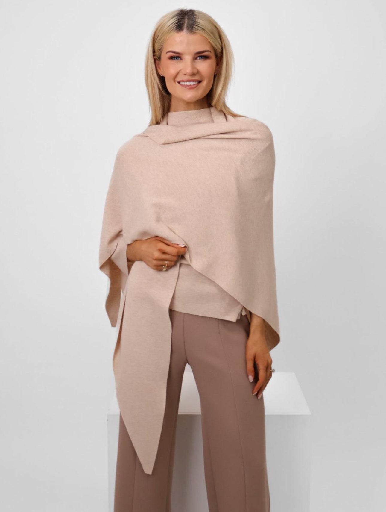 Kate & Pippa Sandi Cape