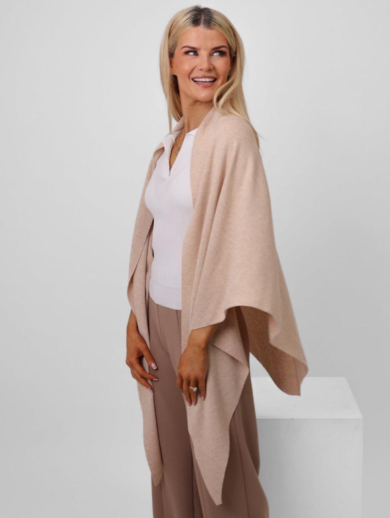 Kate & Pippa Sandi Cape