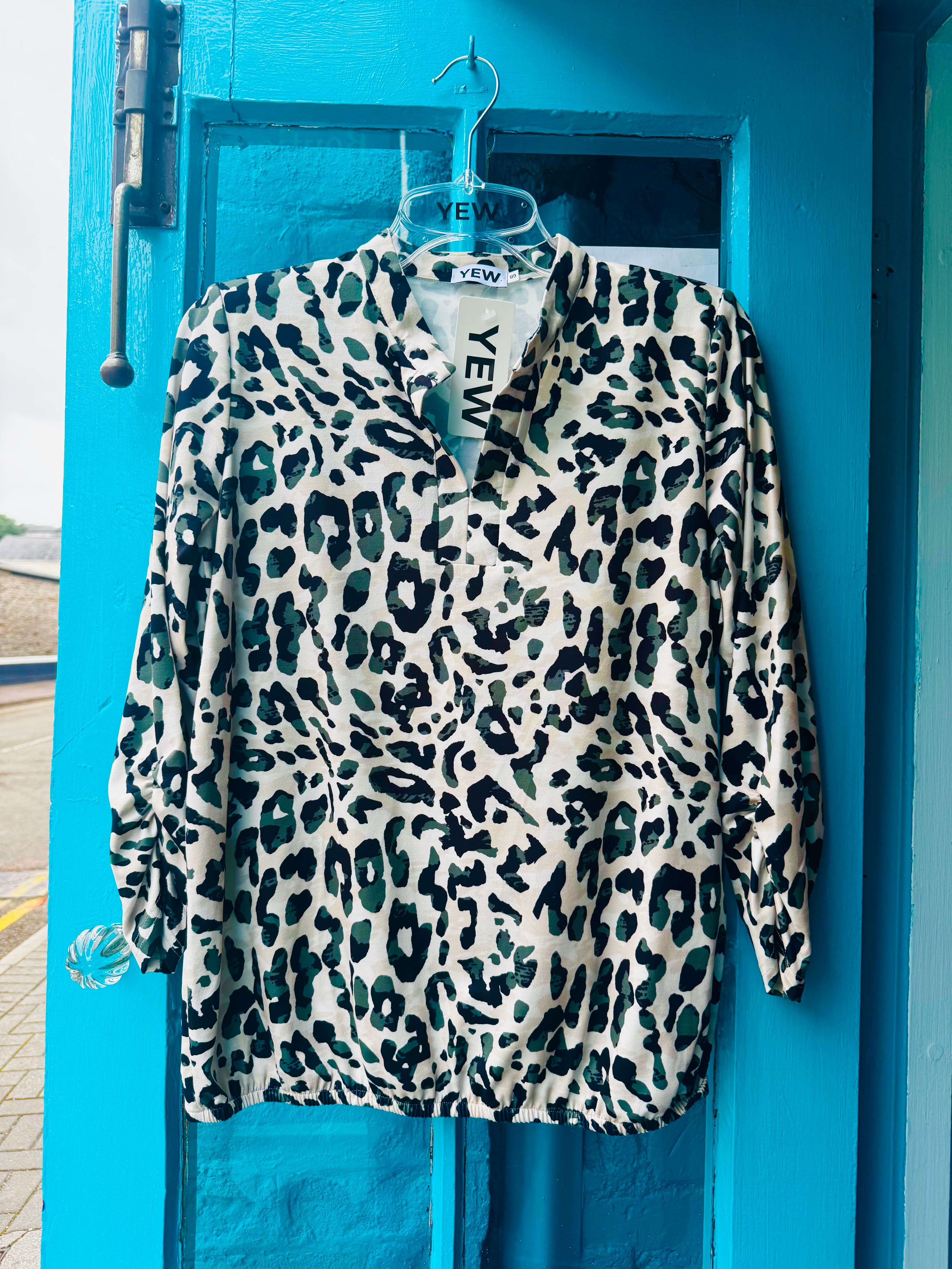 Yew top in Leopard print