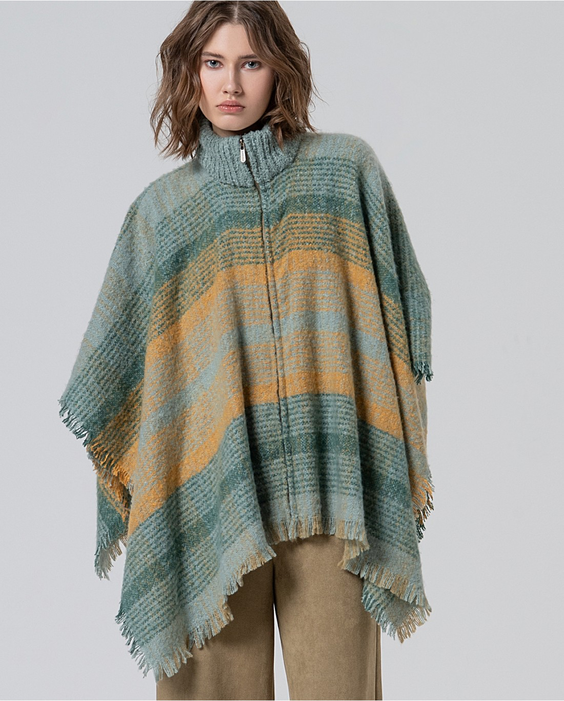 Surkana Poncho with zip Green