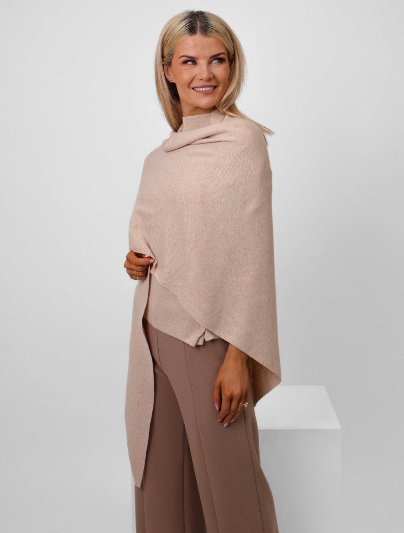 Kate & Pippa Sandi Cape