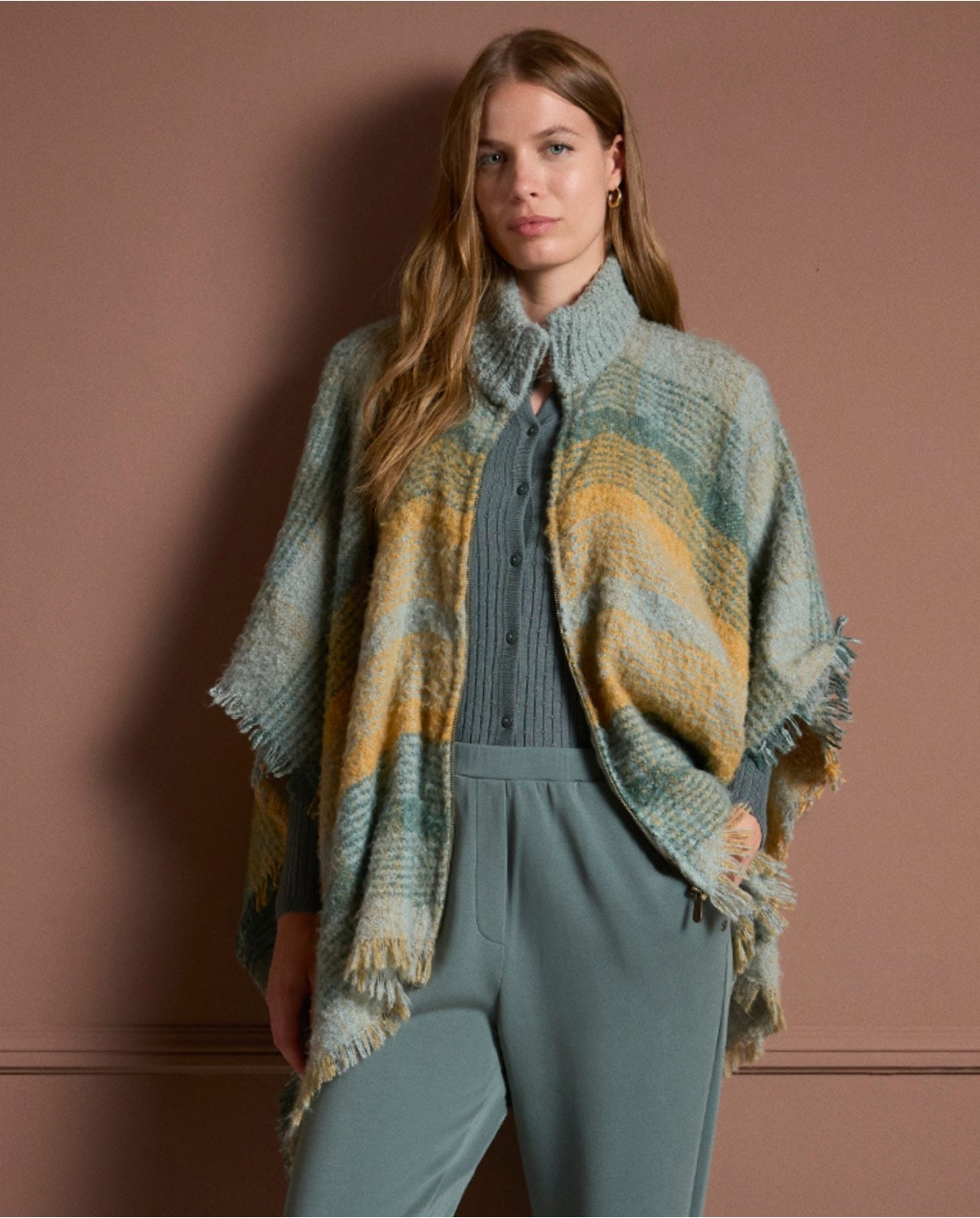 Surkana Poncho with zip Green