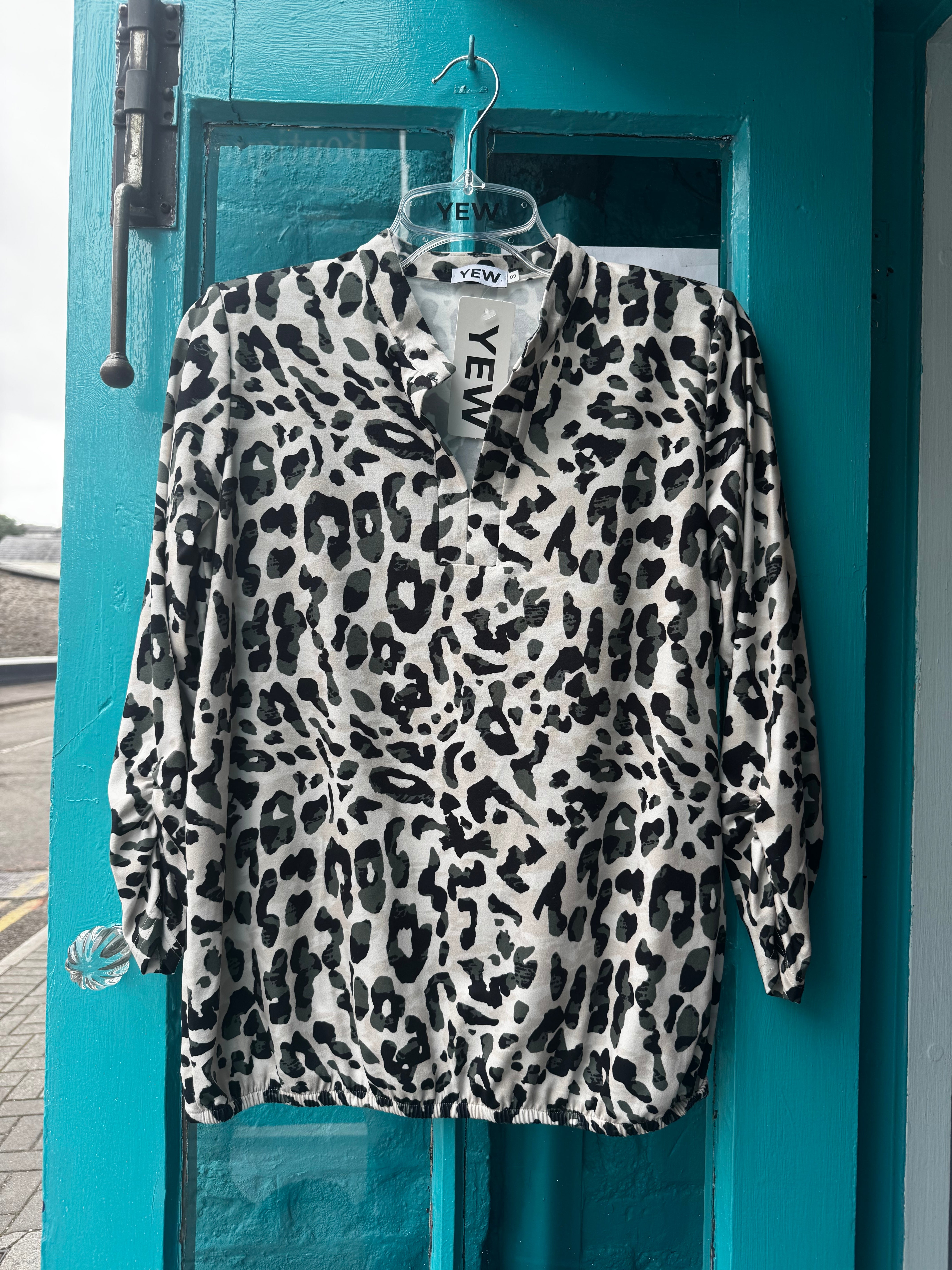 Yew top in Leopard print