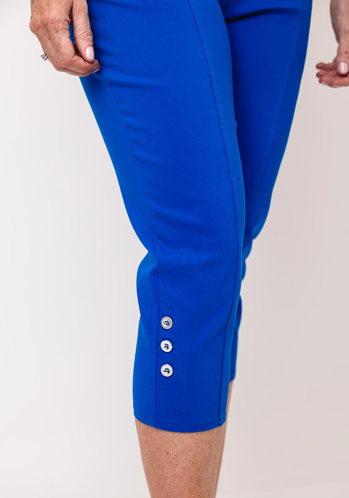 Capri pants Cobalt with detail